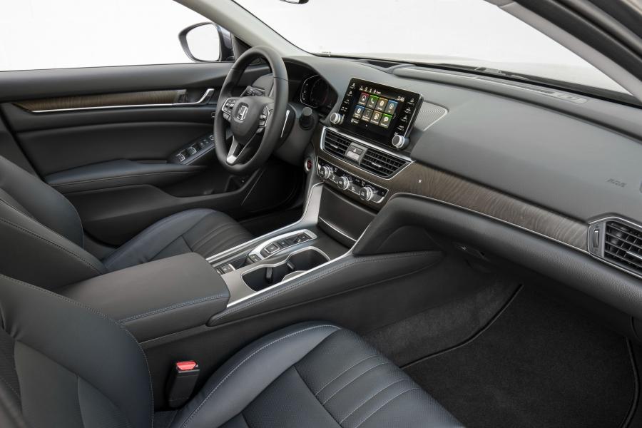 Интерьер Honda Accord Touring Hybrid 2017 года  (NA) (фото 153 из 170)